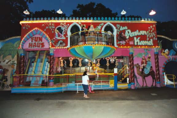 Persian Kamel Funhouse